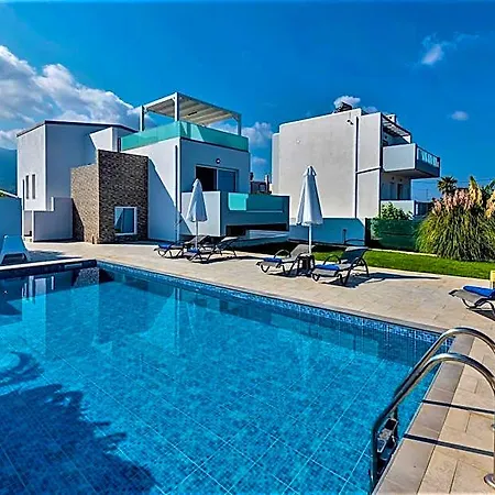 Lilu 1 With Private Pool Hotel 4*